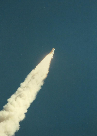 Illustration for article titled Long-Forgotten Photographs Reveal Challenger Disaster As It Happened